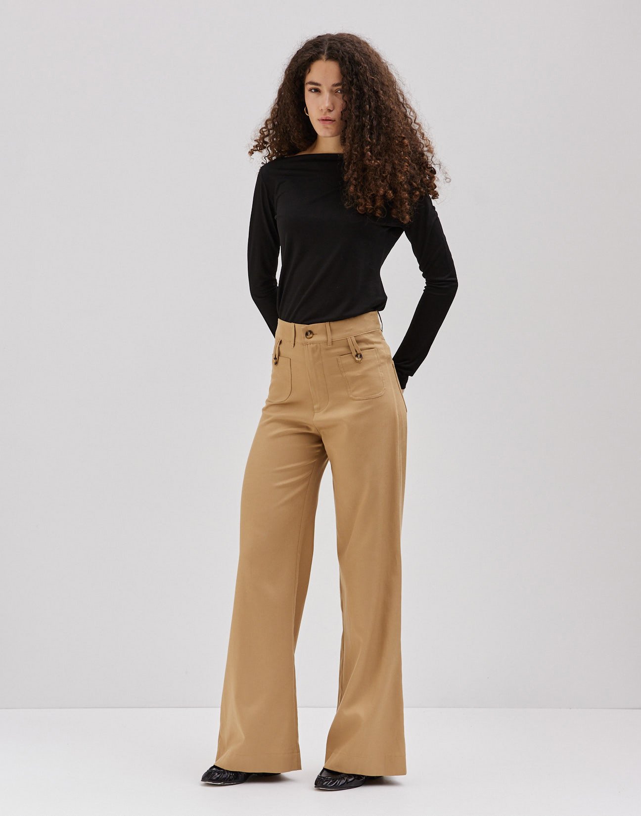 Trousers with pockets