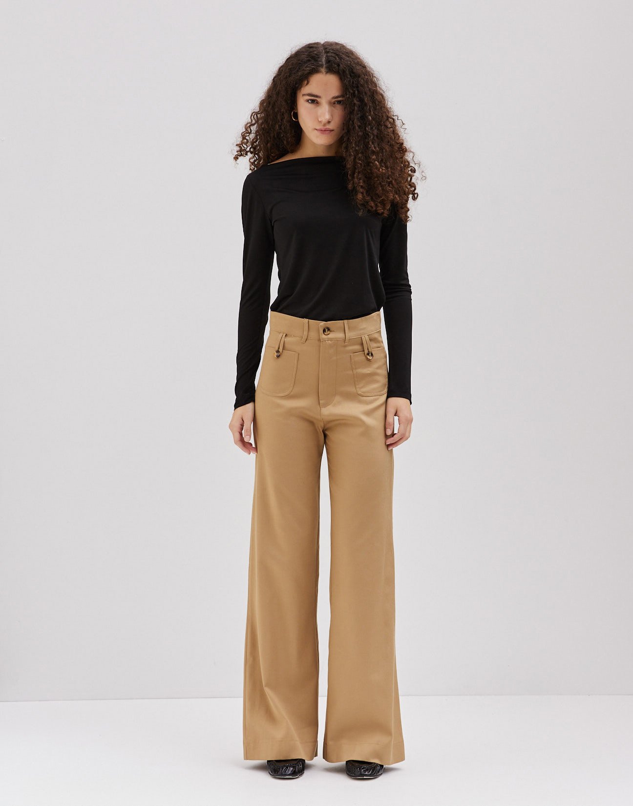 Trousers with pockets