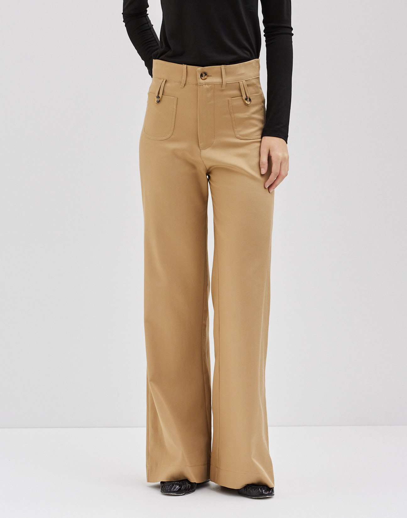 Trousers with pockets
