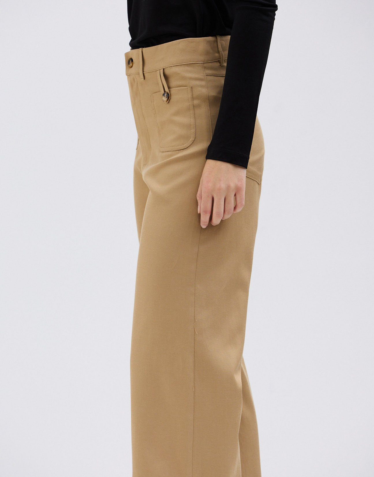 Trousers with pockets