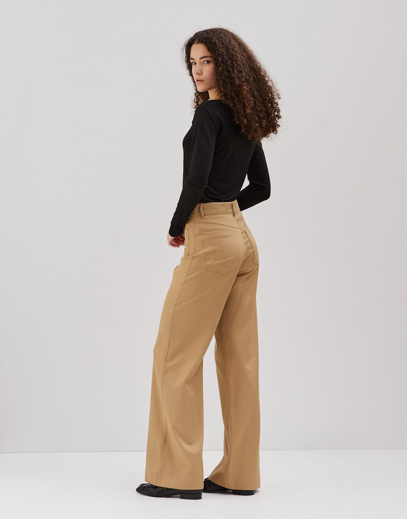 Trousers with pockets