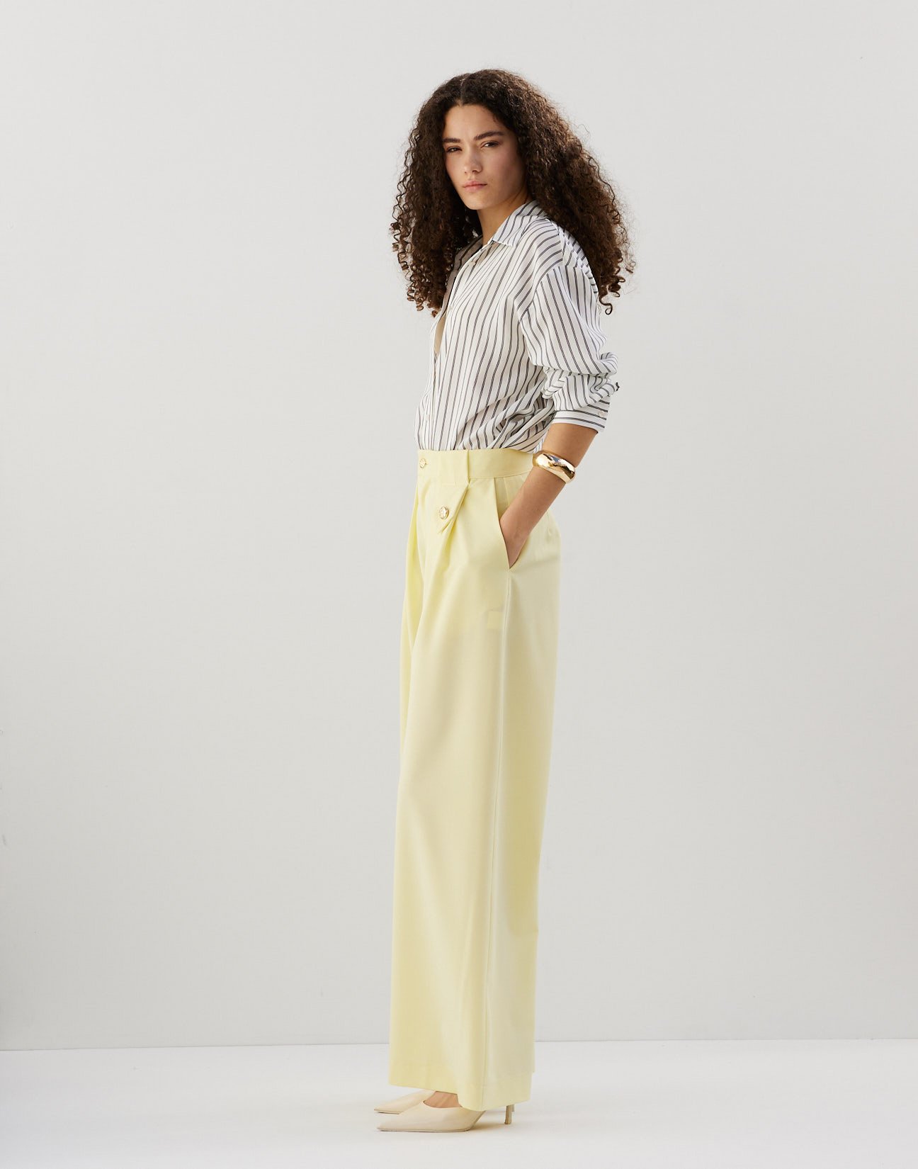 Trousers with belt loops