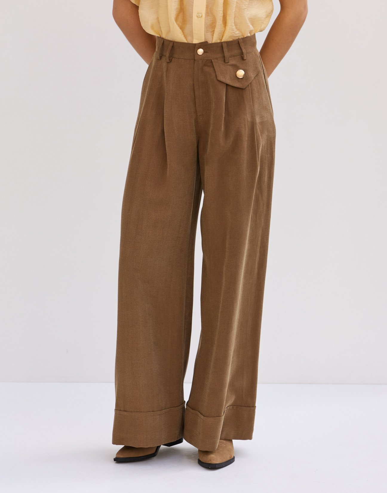 Trousers with belt loops
