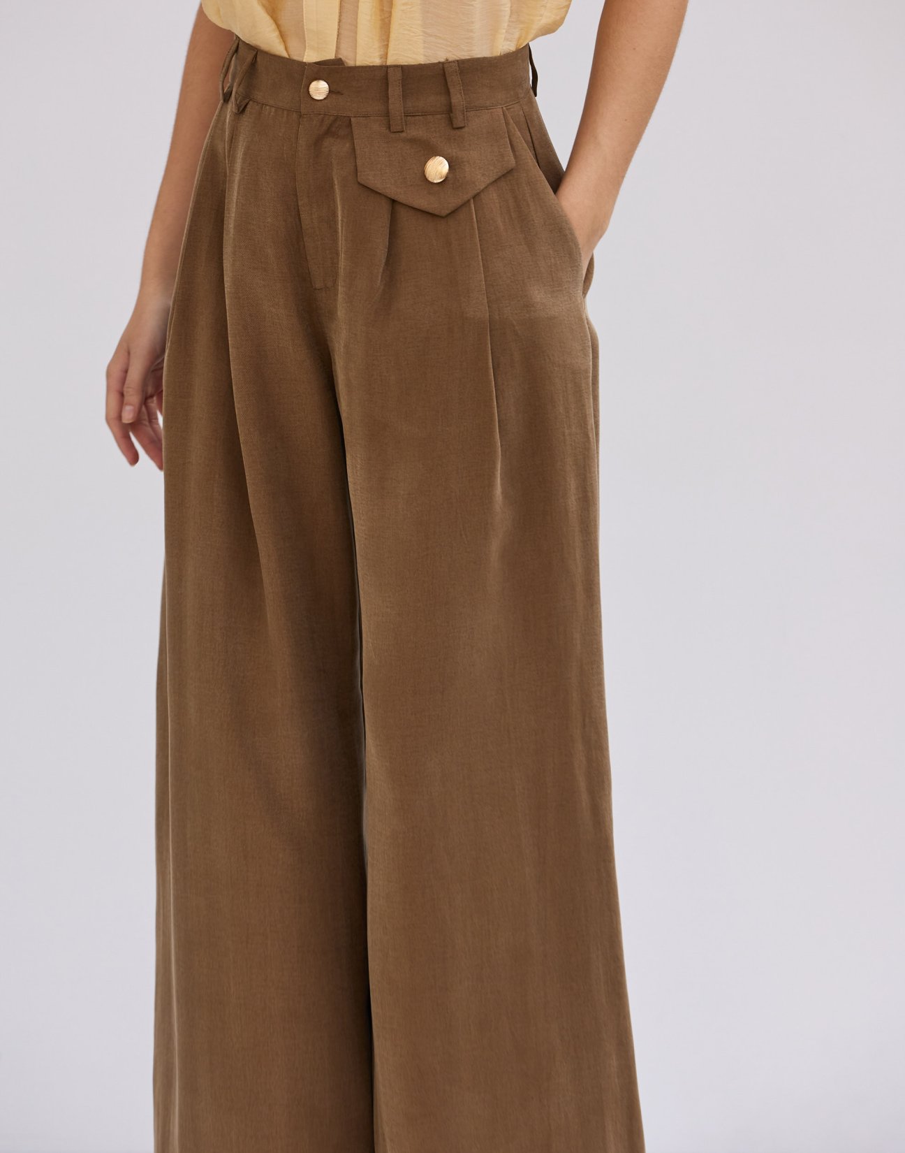Trousers with belt loops