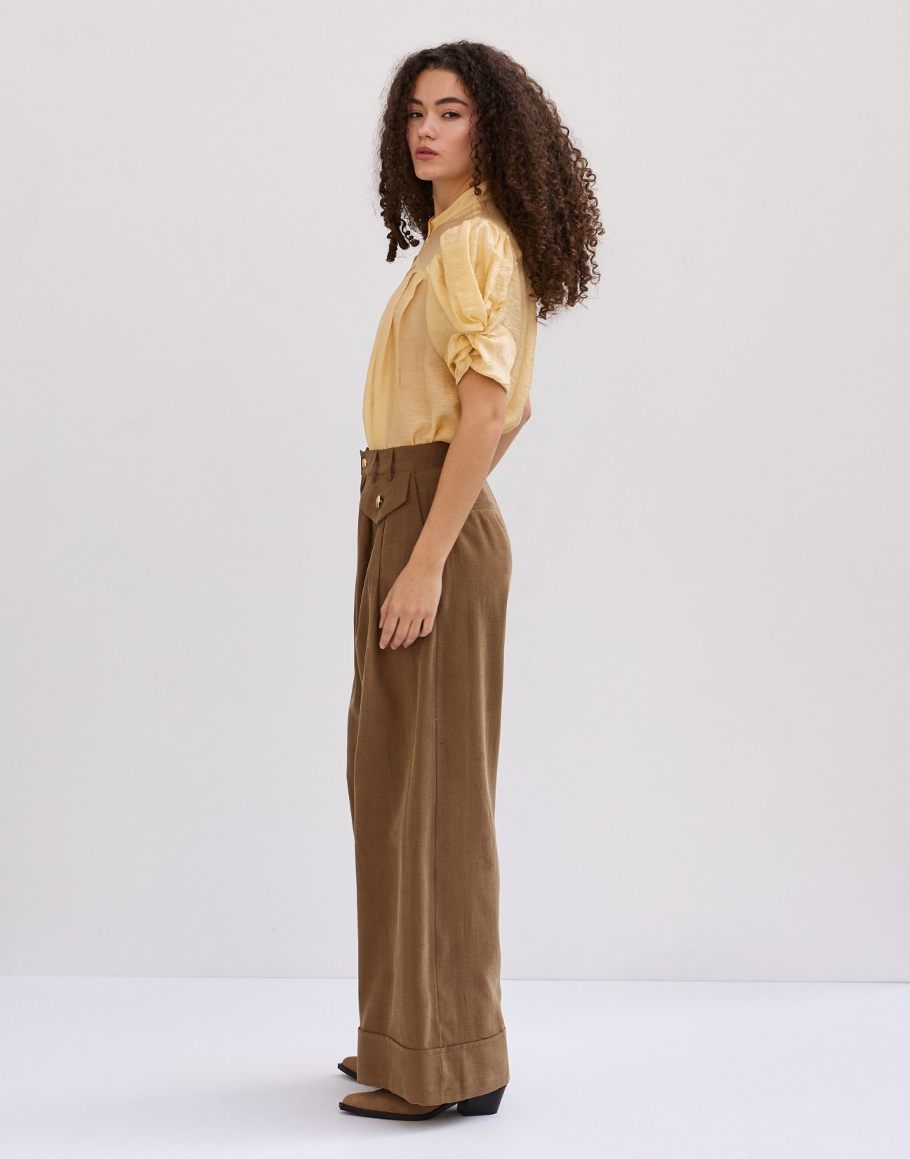 Trousers with belt loops