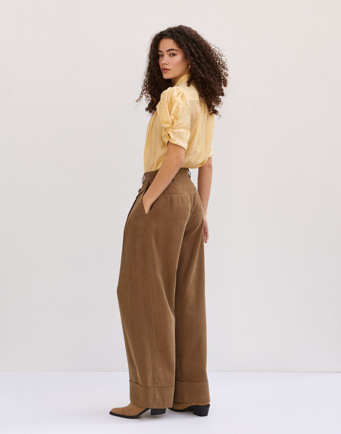 Trousers with belt loops