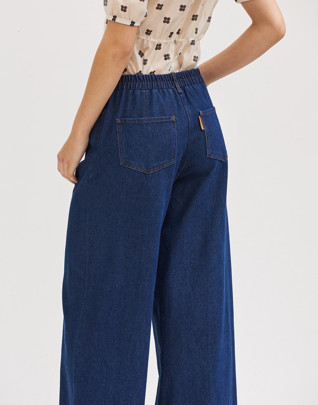Jeans with elastic waist