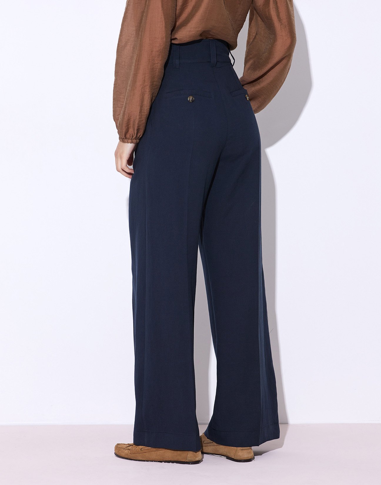 Trousers with buttons