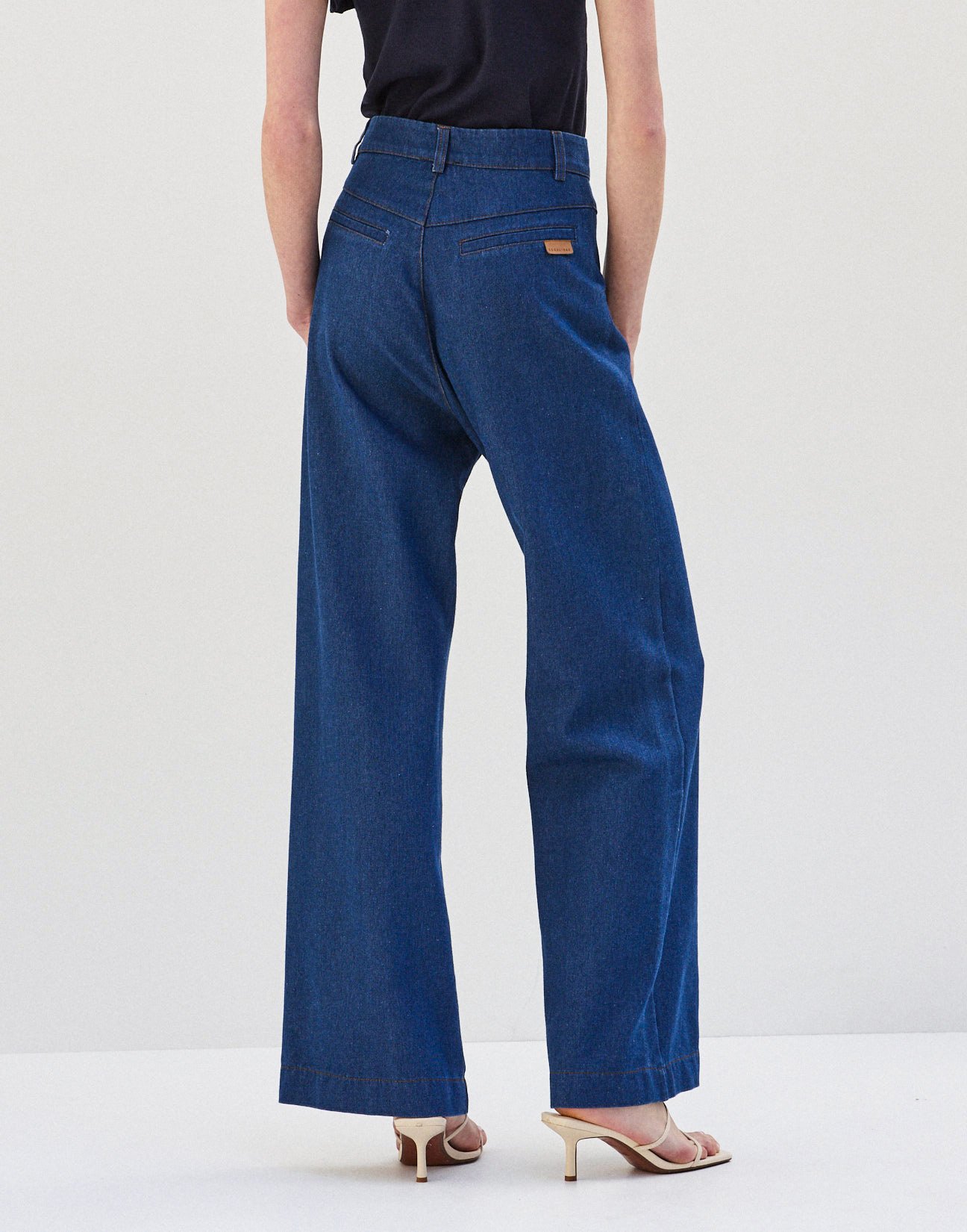 Jeans with contrast topstitching