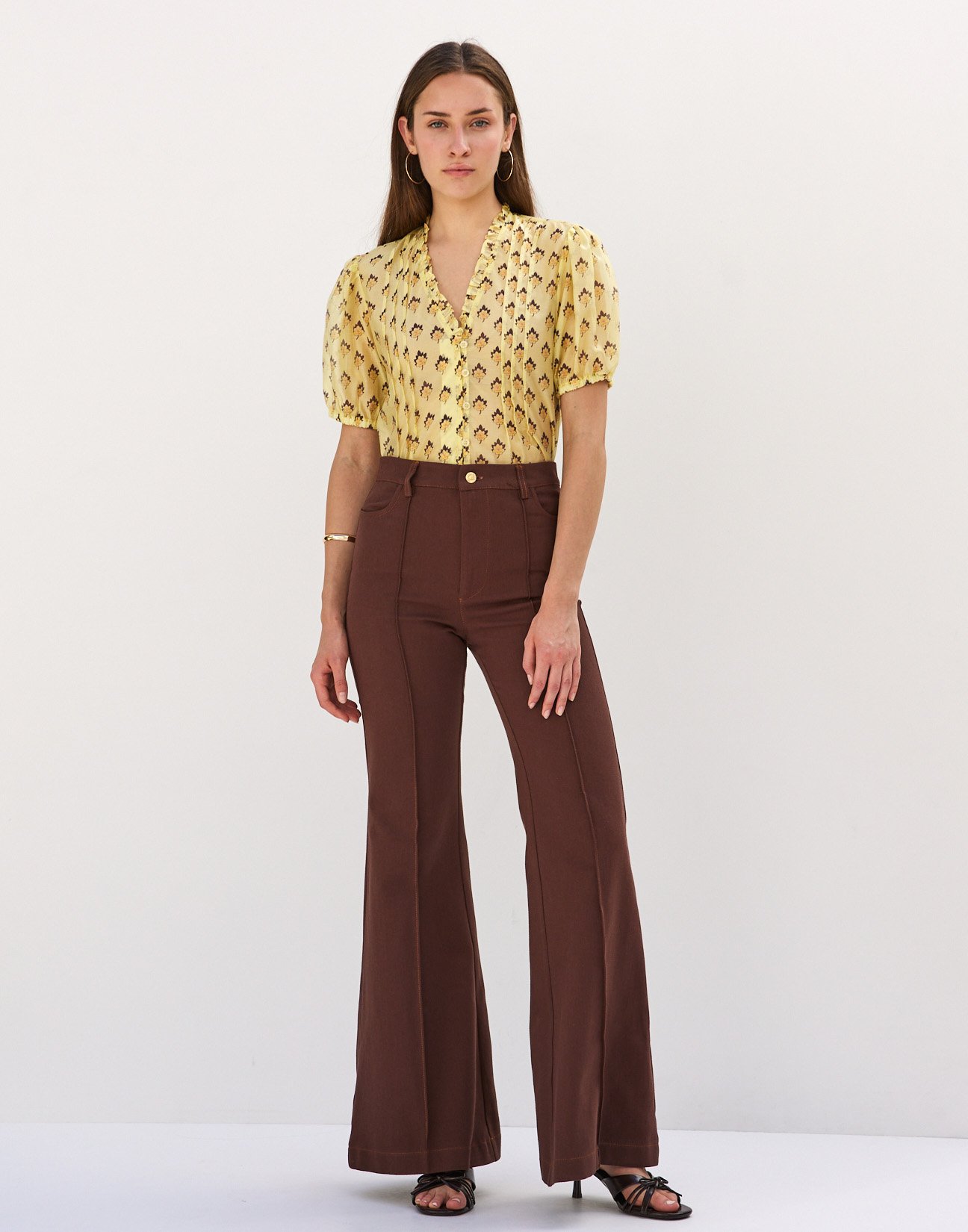 Jeans with topstitched detail