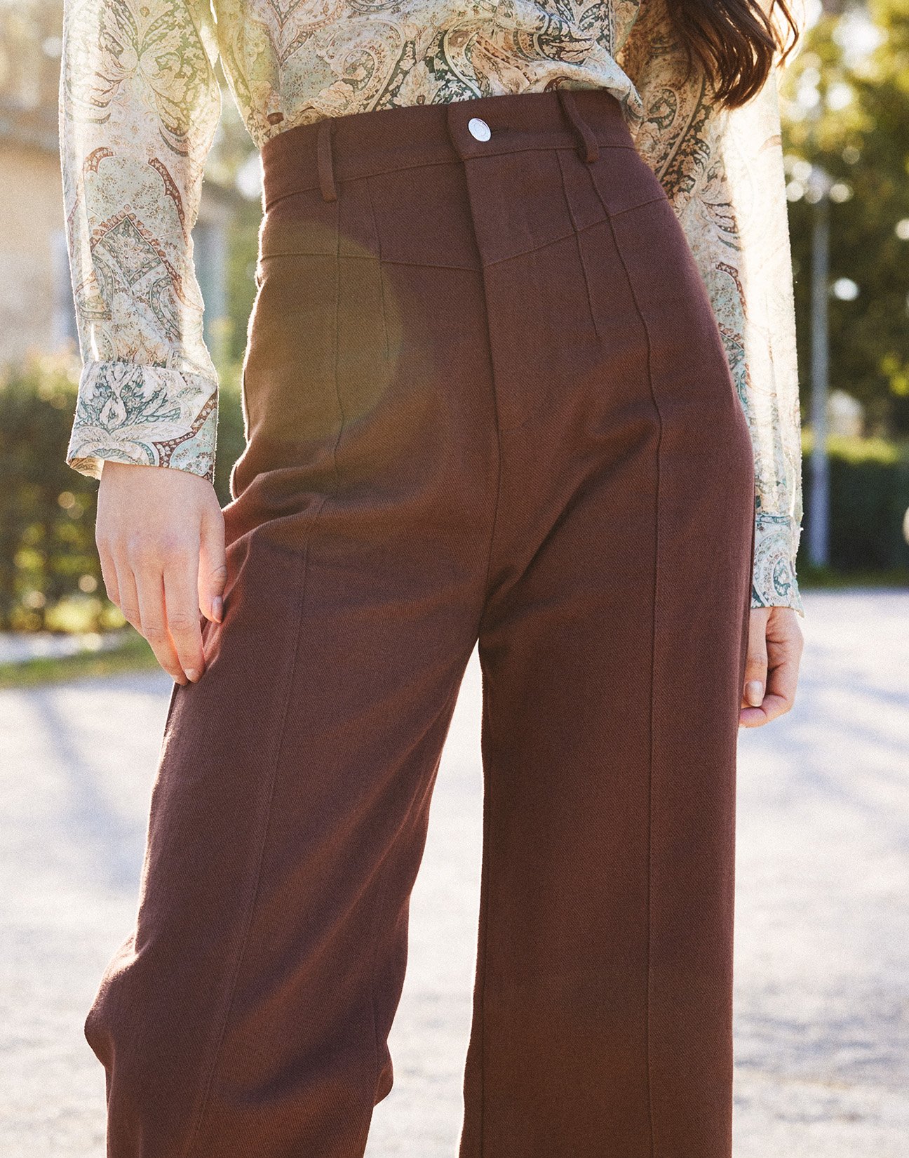 Jeans with contrast topstitching