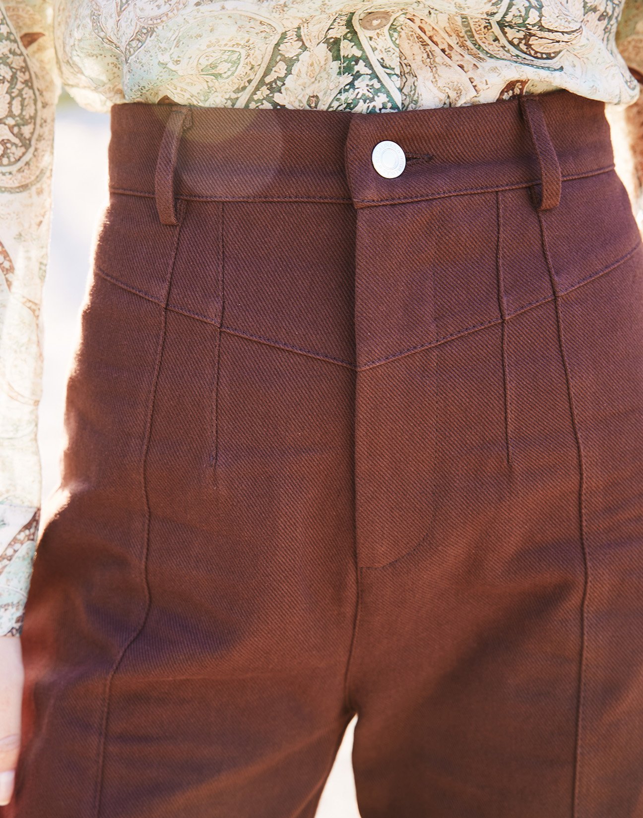 Jeans with contrast topstitching