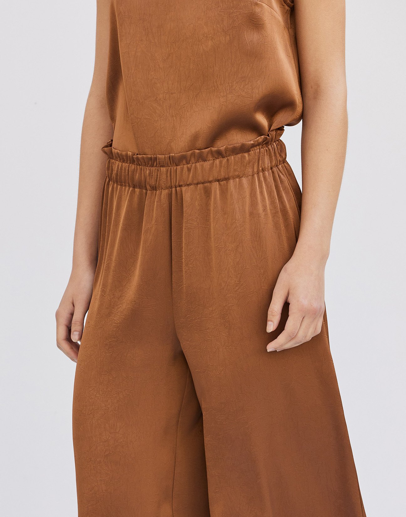 Satin trousers with elastic wasit