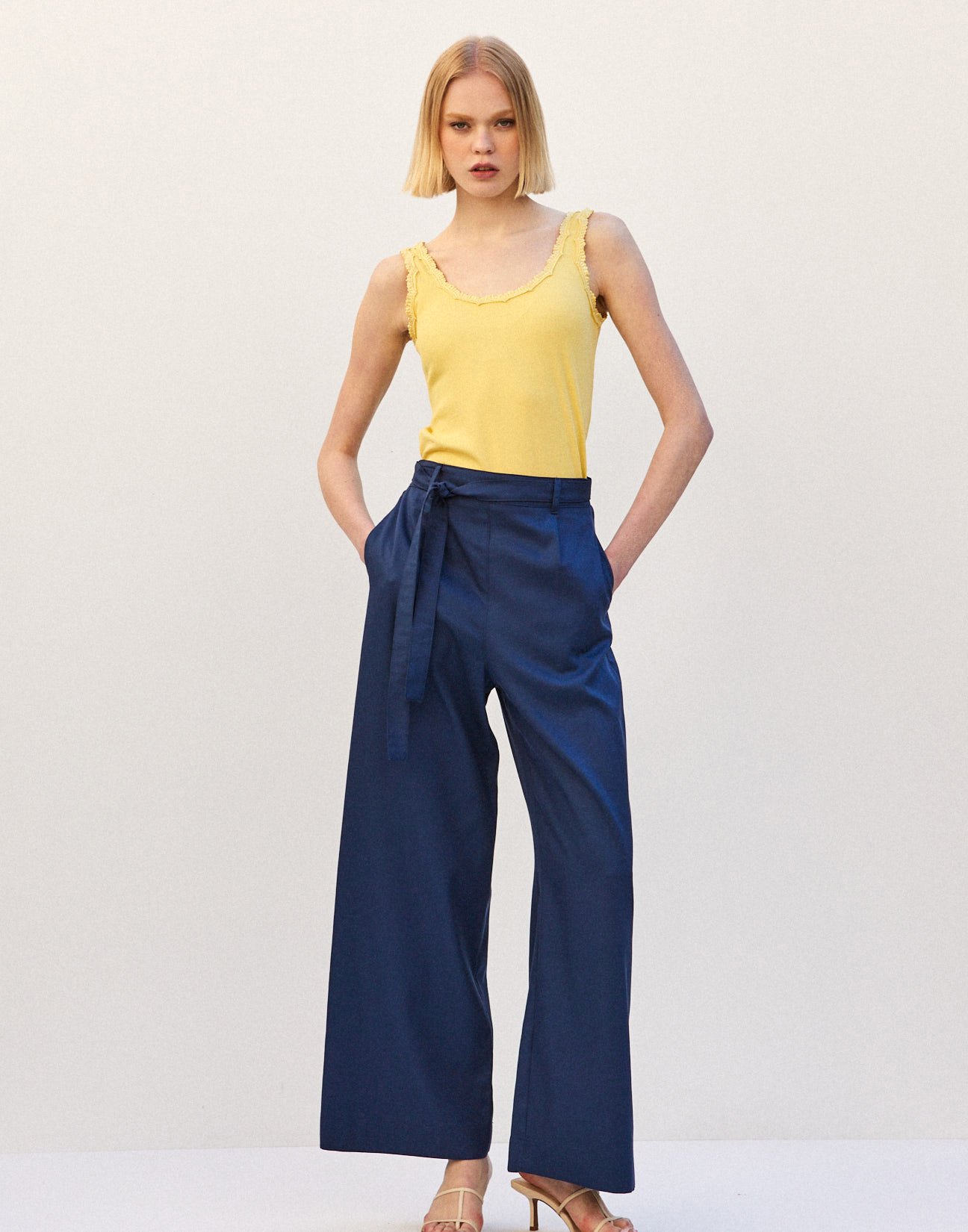 Trousers with belt