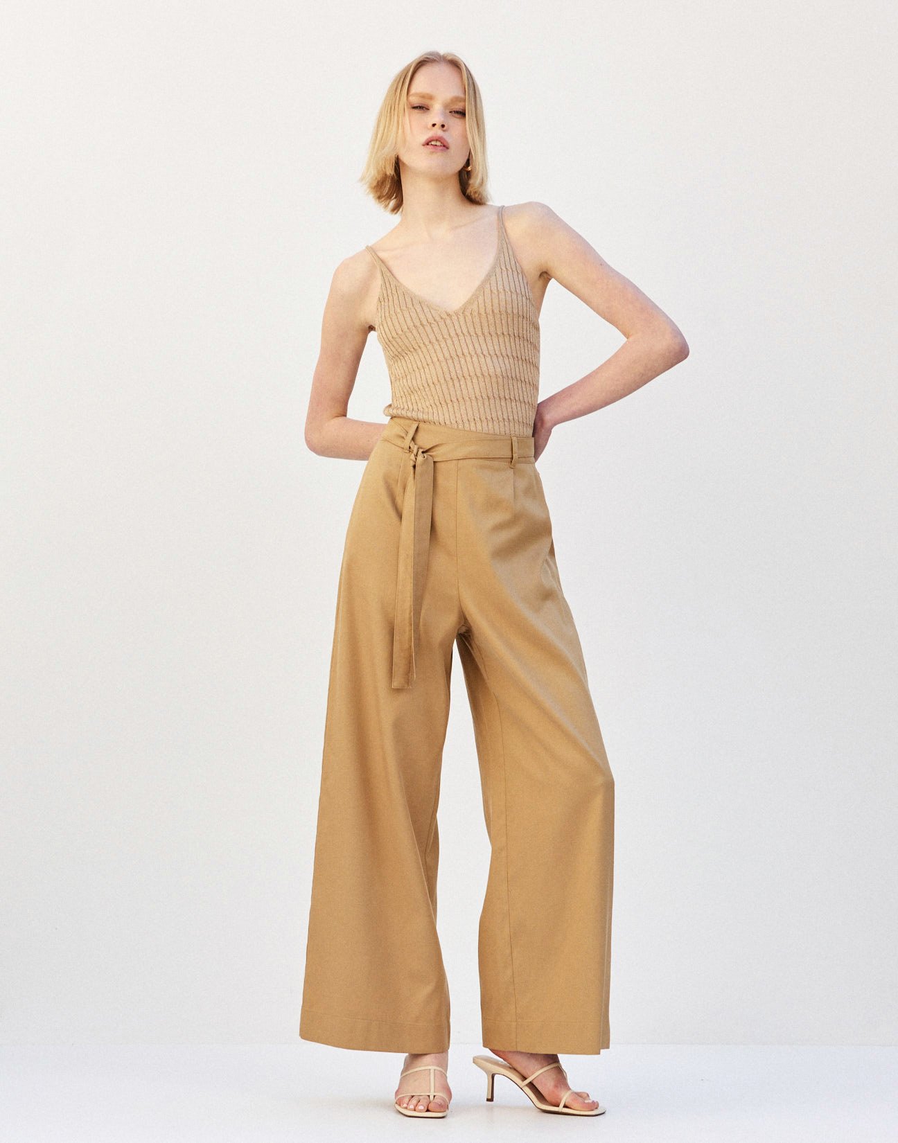 Trousers with belt