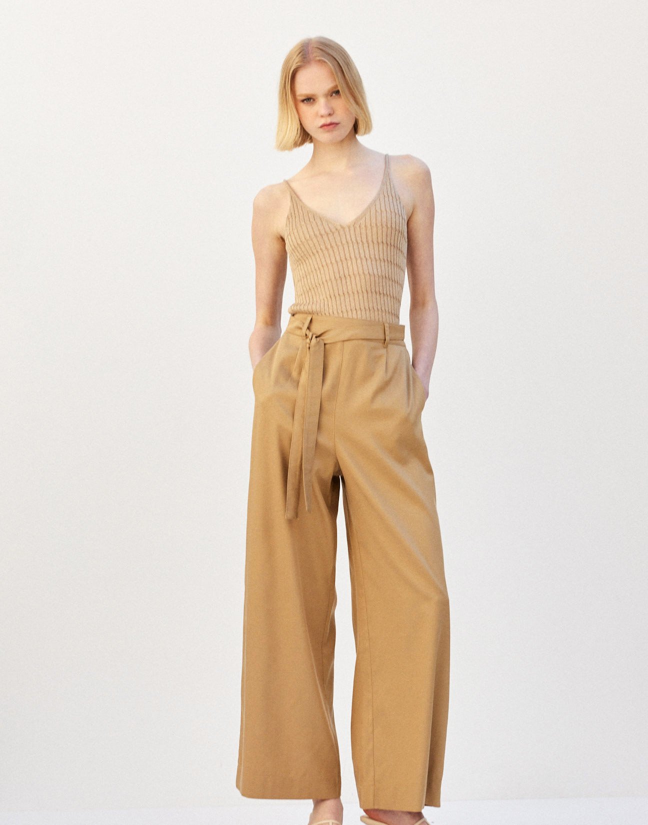 Trousers with belt