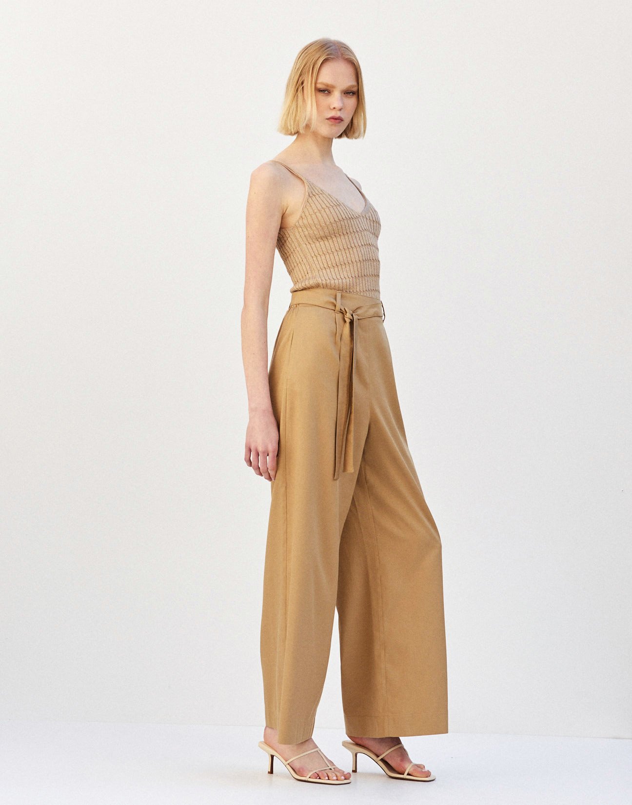 Trousers with belt