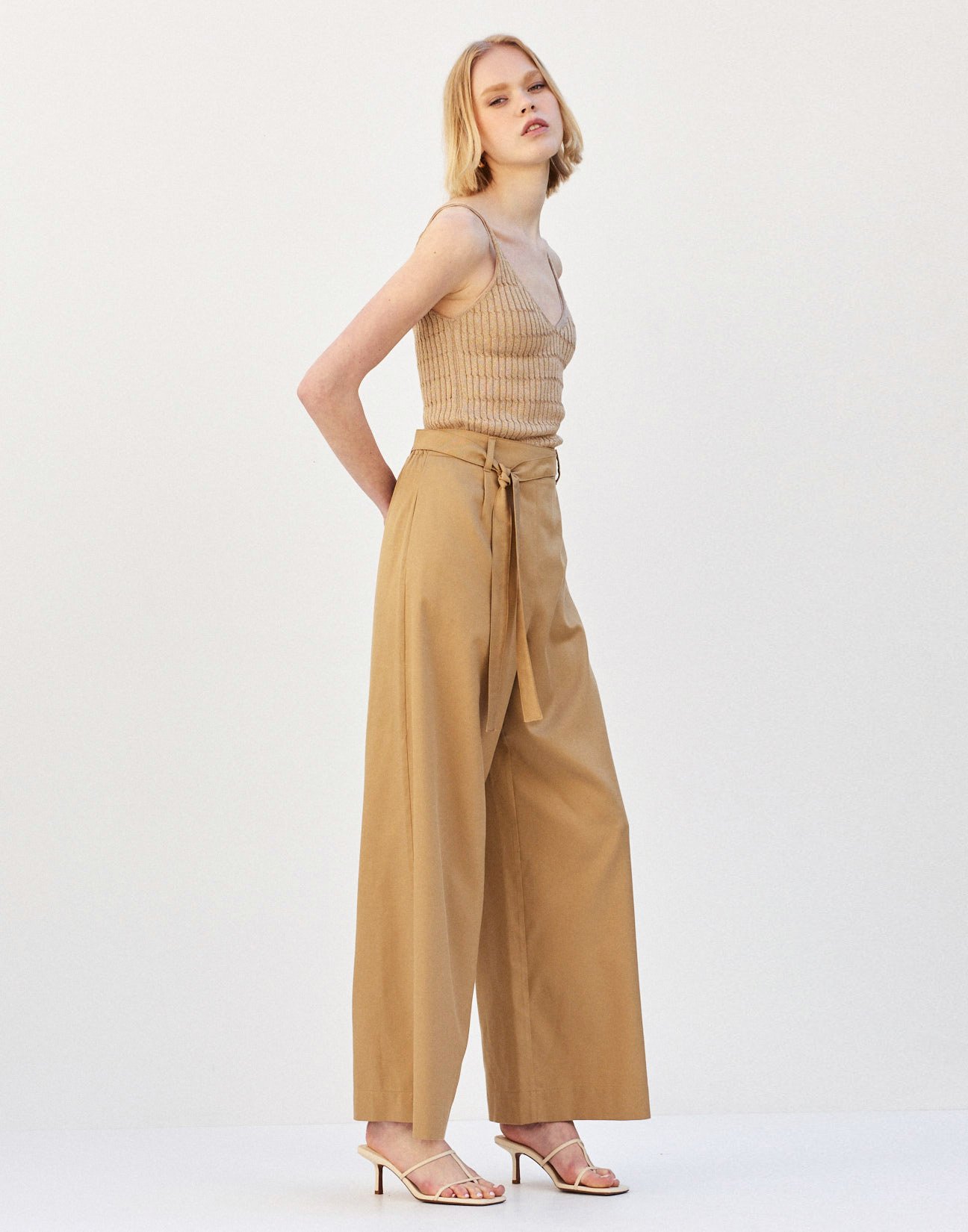 Trousers with belt