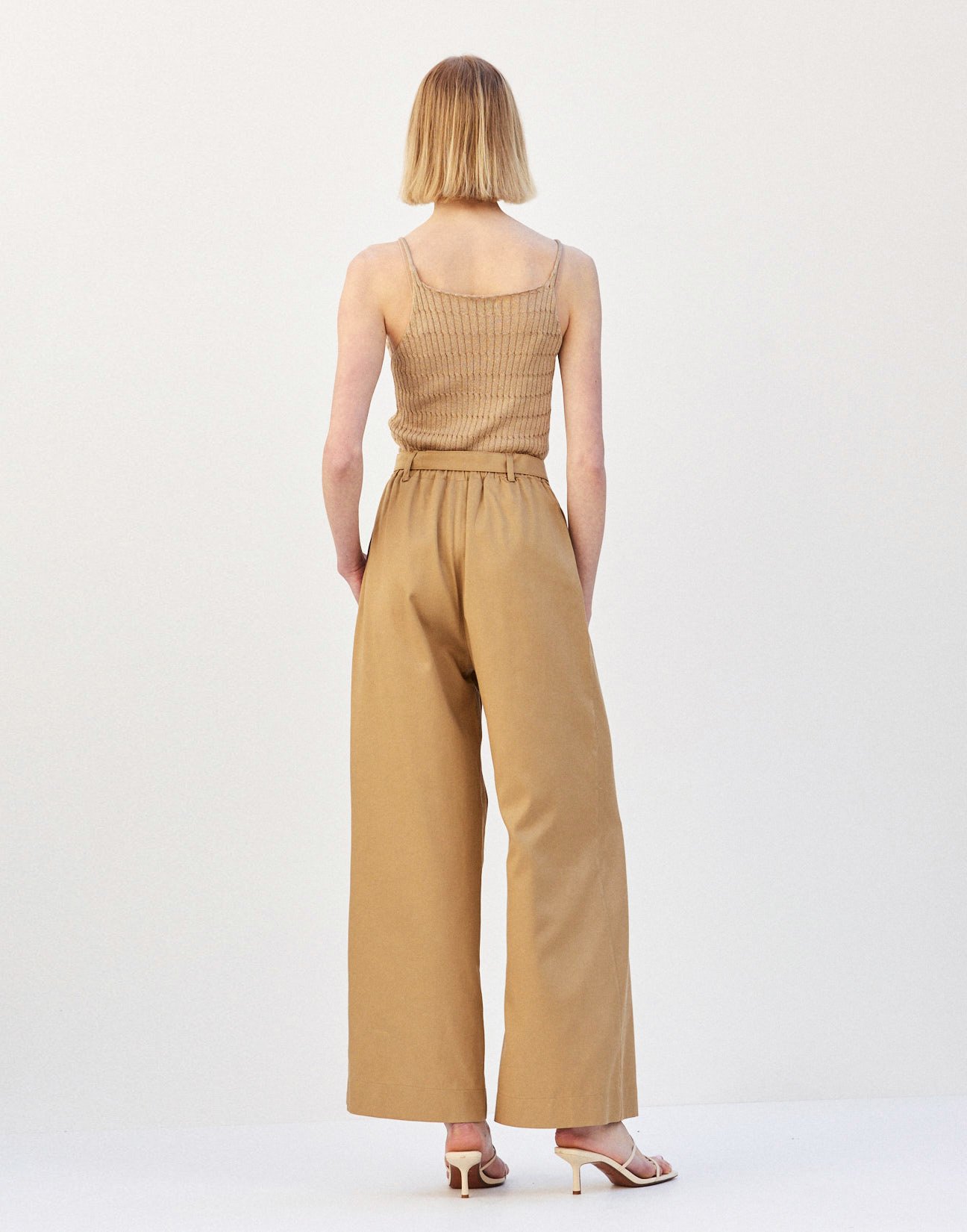 Trousers with belt