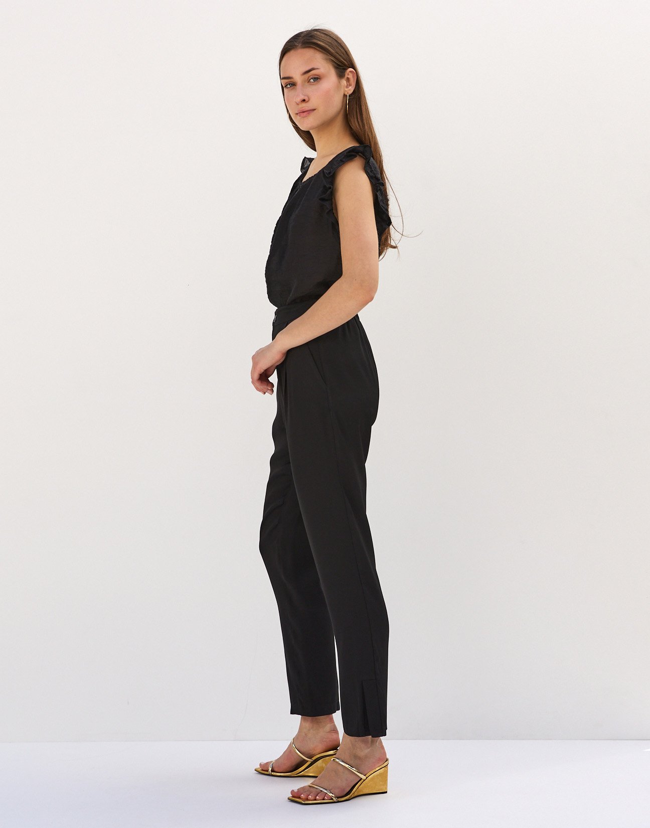 Trousers with slits