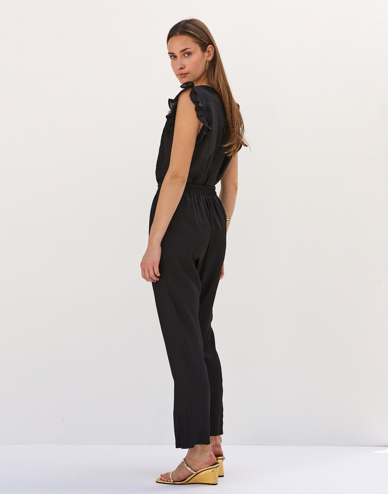 Trousers with slits