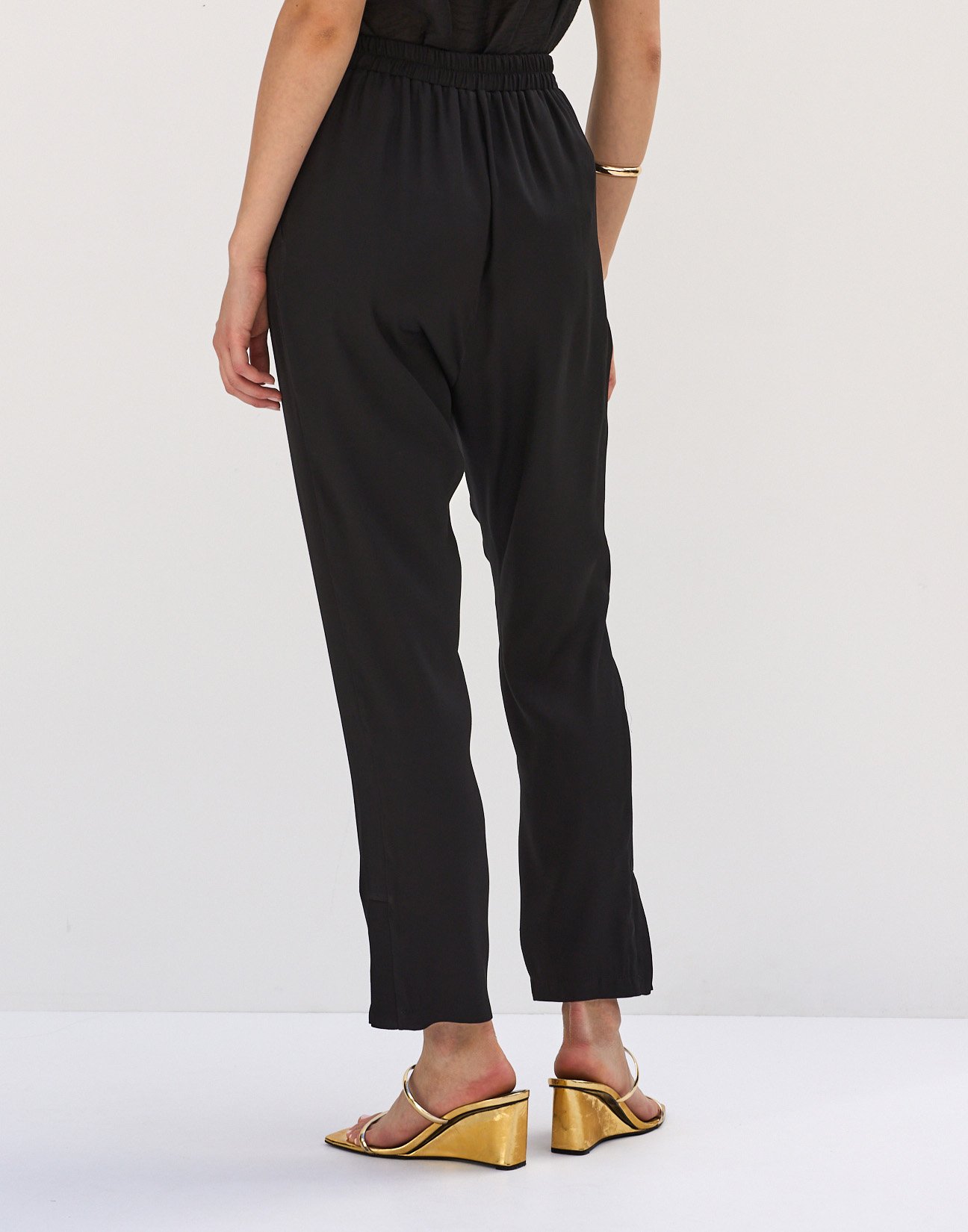 Trousers with slits