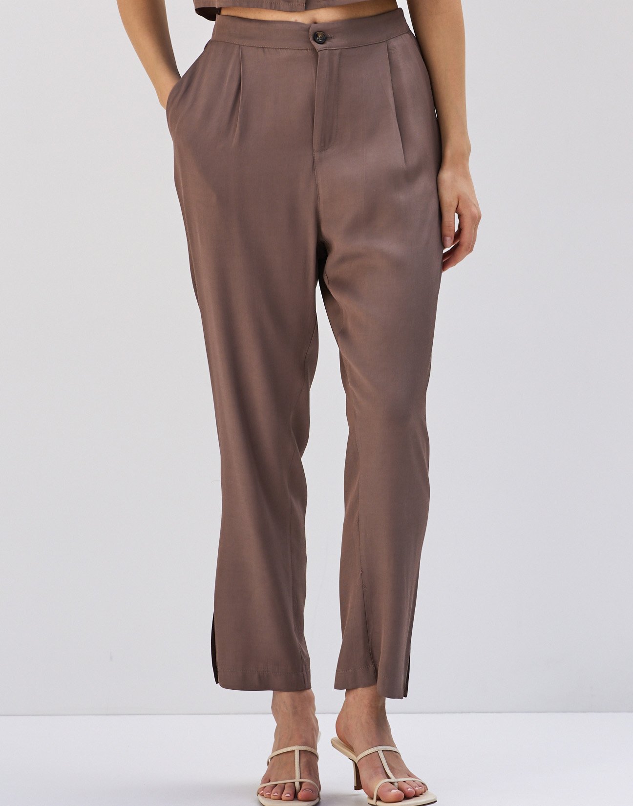Trousers with slits