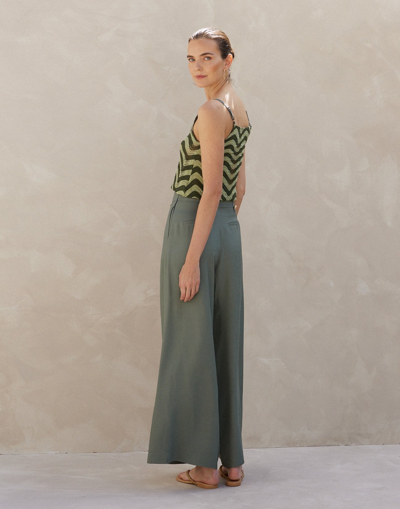 Linen trousers with buttons