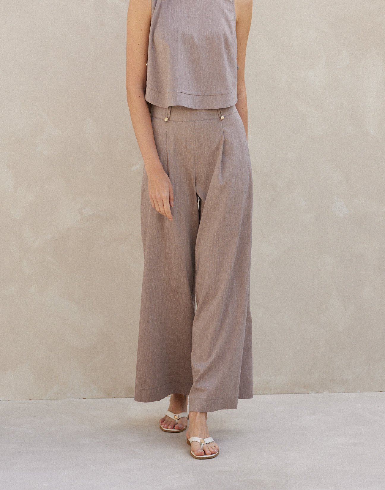 Linen trousers with buttons