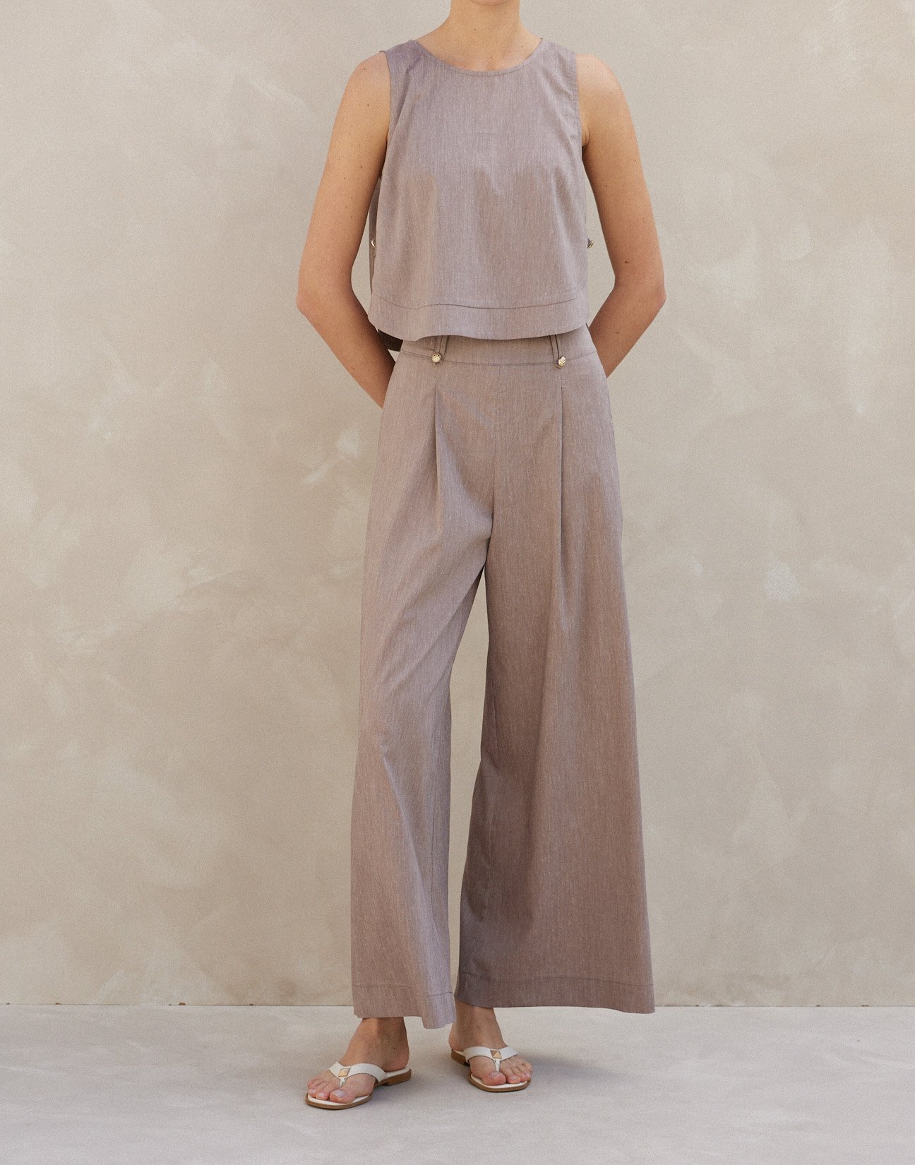 Linen trousers with buttons