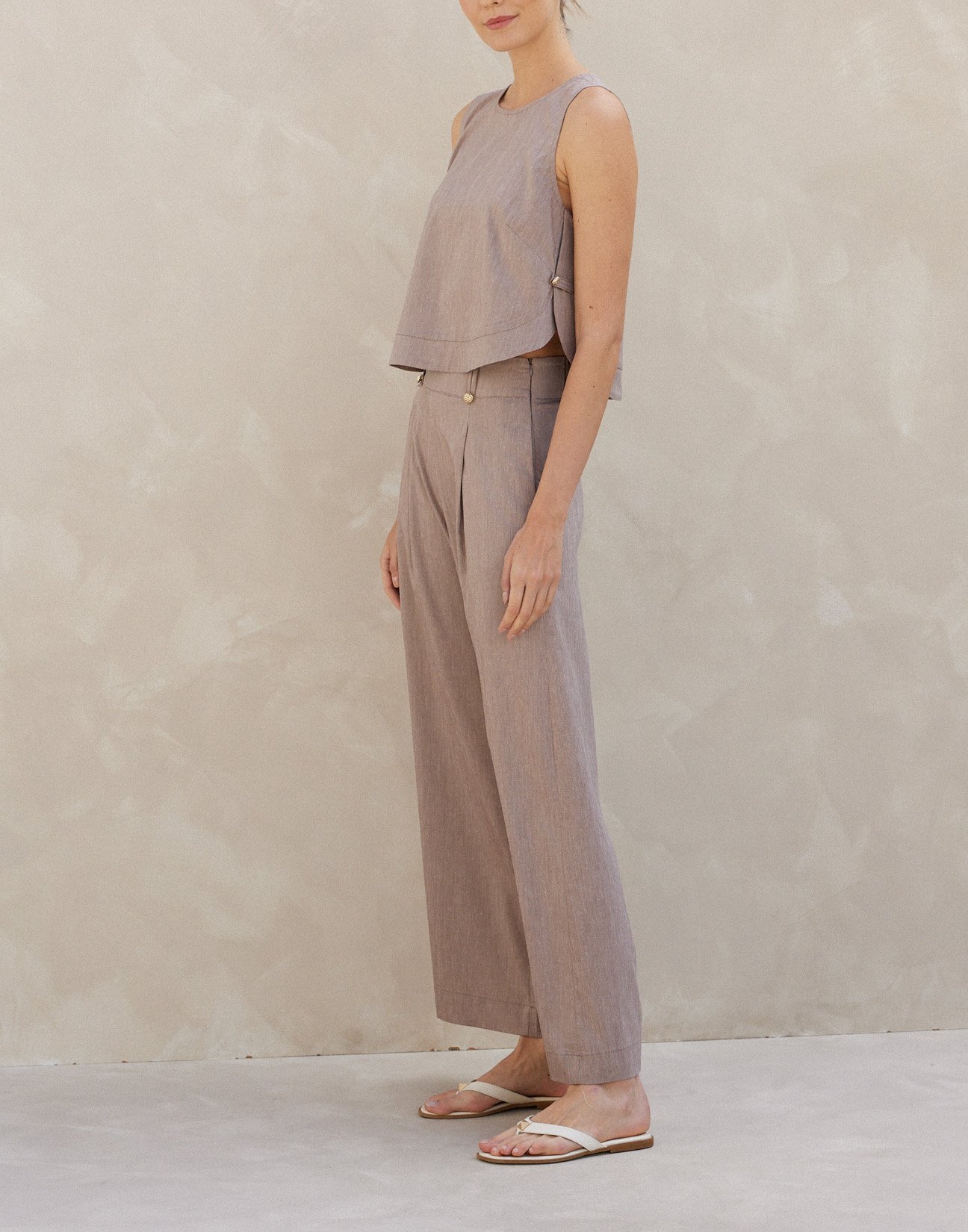 Linen trousers with buttons