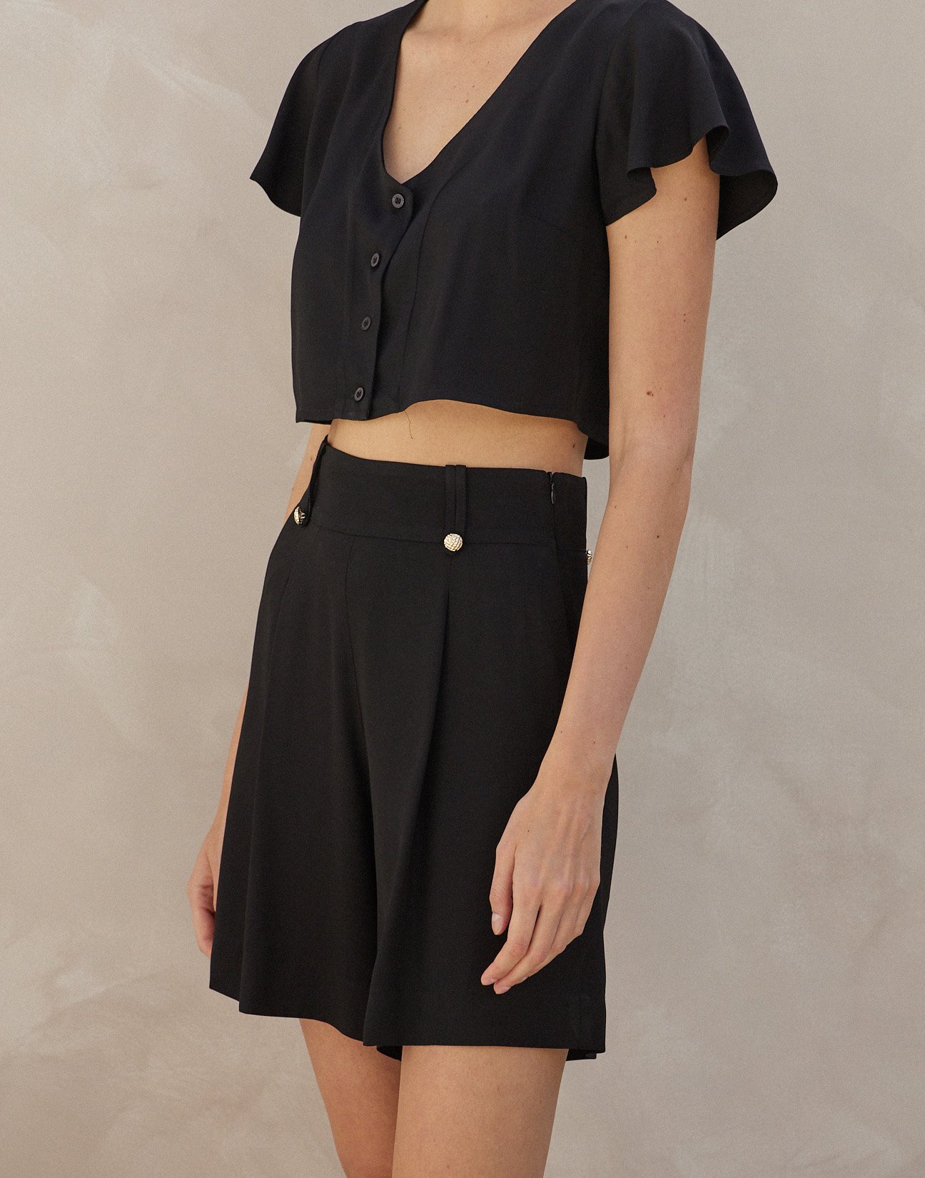 Bermouda shorts with button