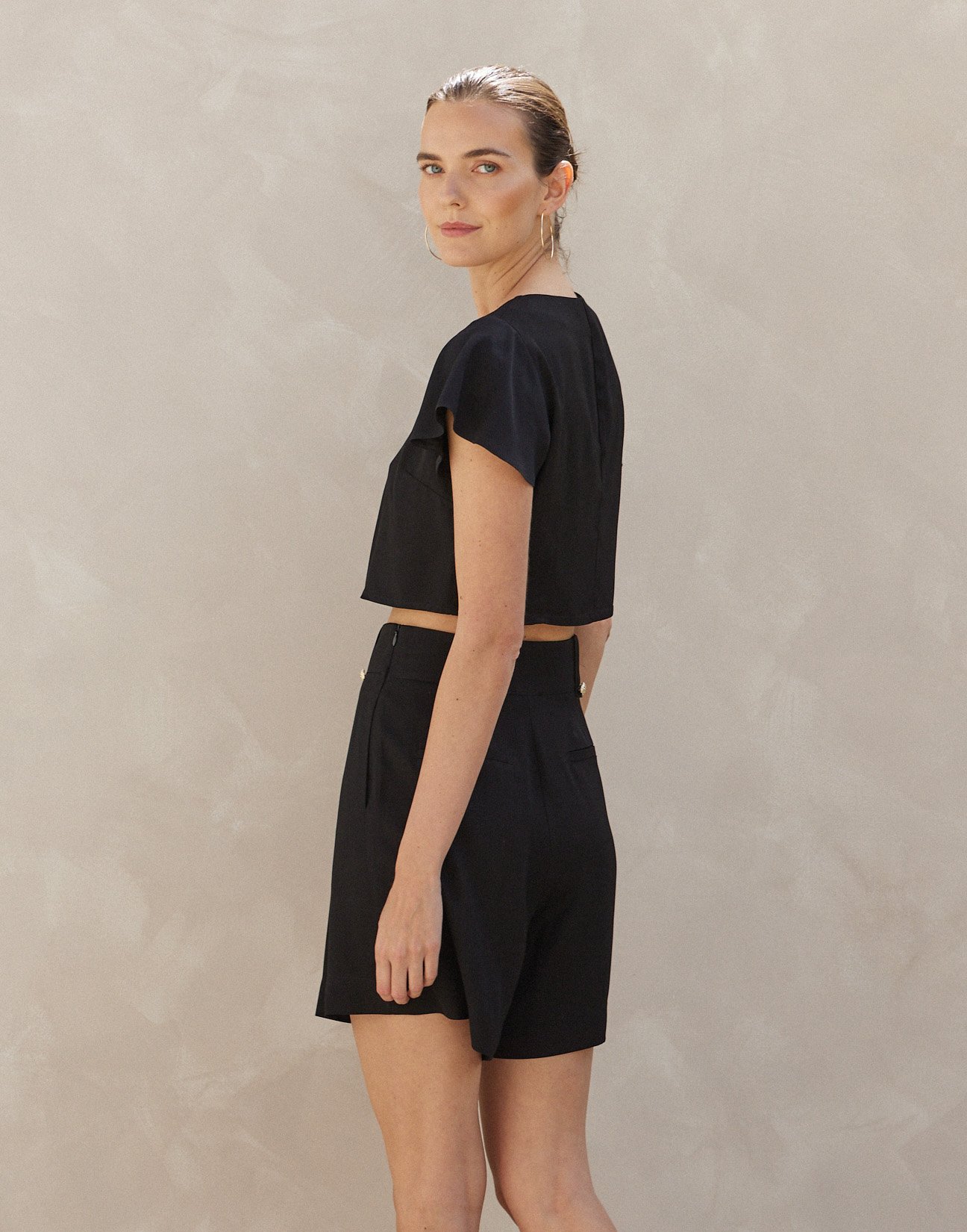 Bermouda shorts with button