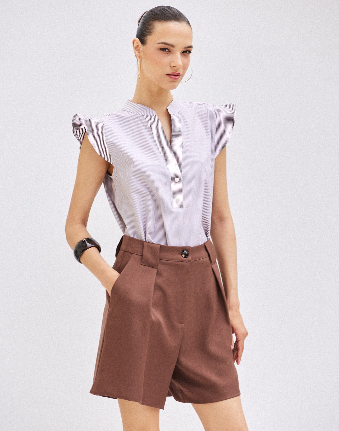 Shorts with pleats