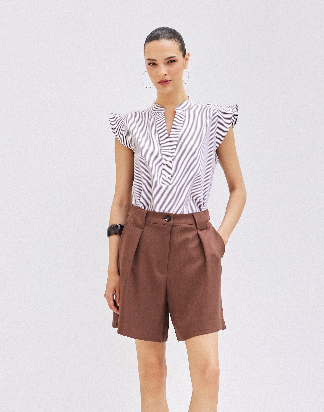 Shorts with pleats