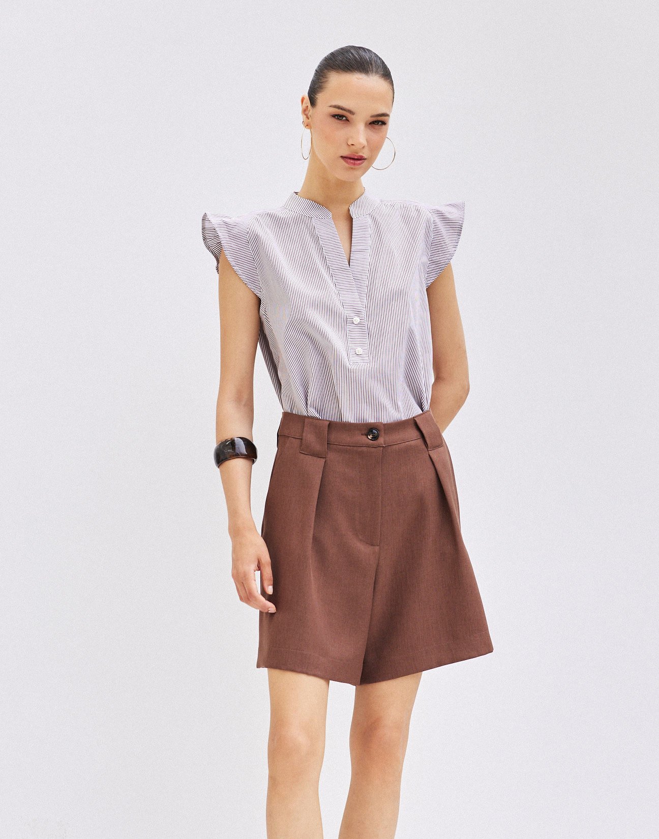 Shorts with pleats