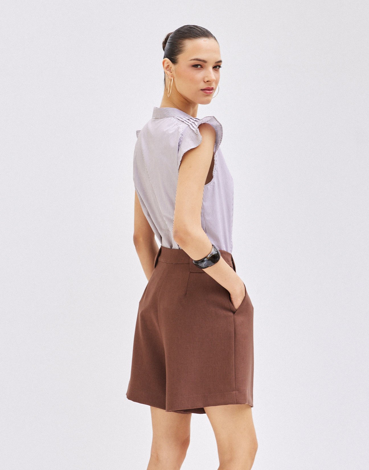 Shorts with pleats