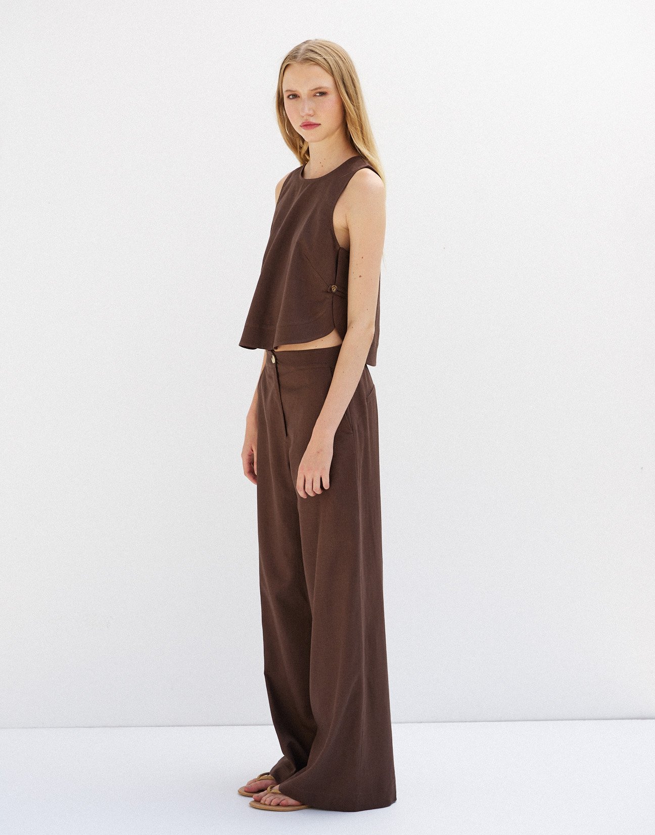 Linen trousers with elastic waist