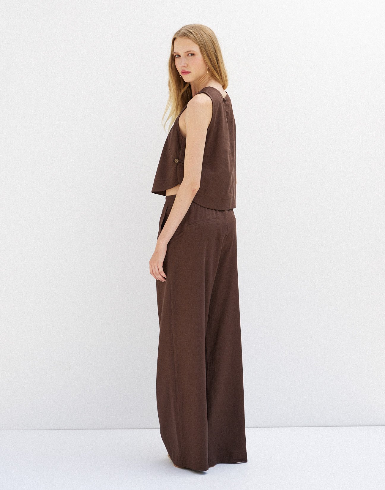 Linen trousers with elastic waist
