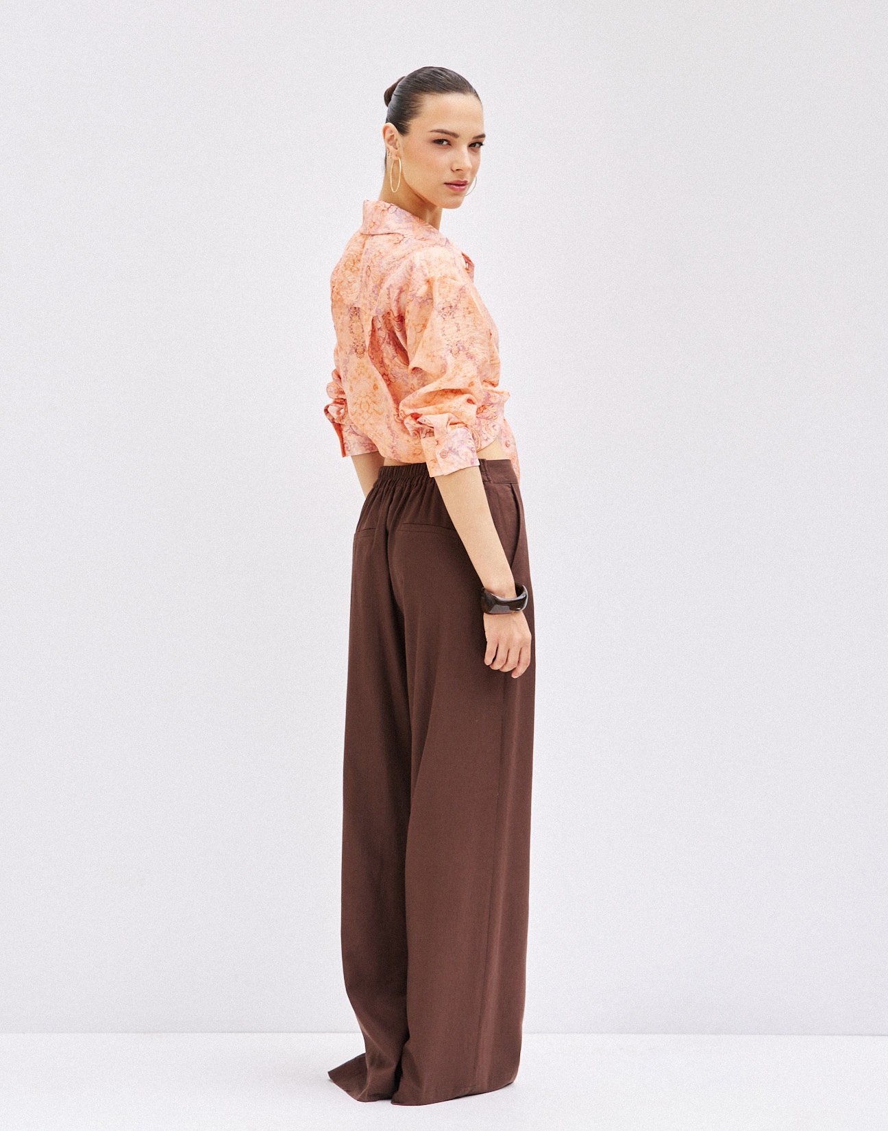 Linen trousers with elastic waist