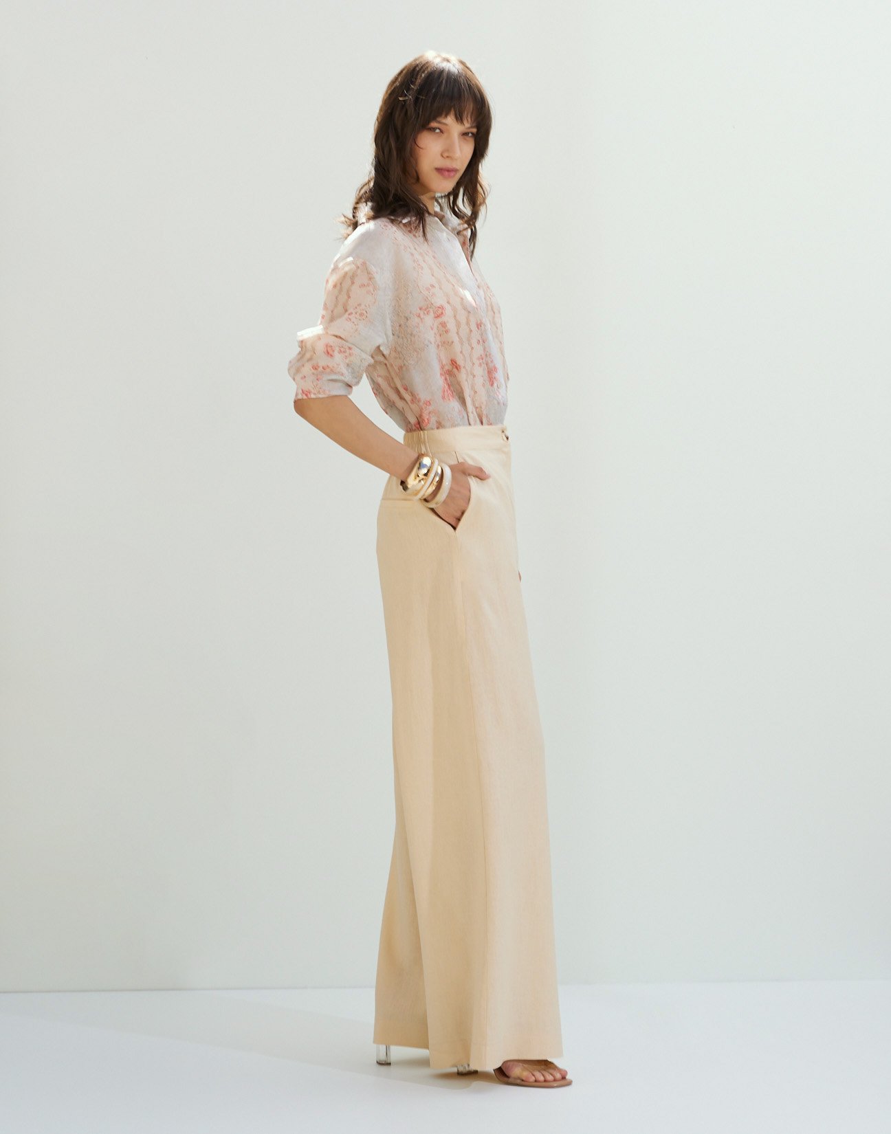 Linen trousers with elastic waist