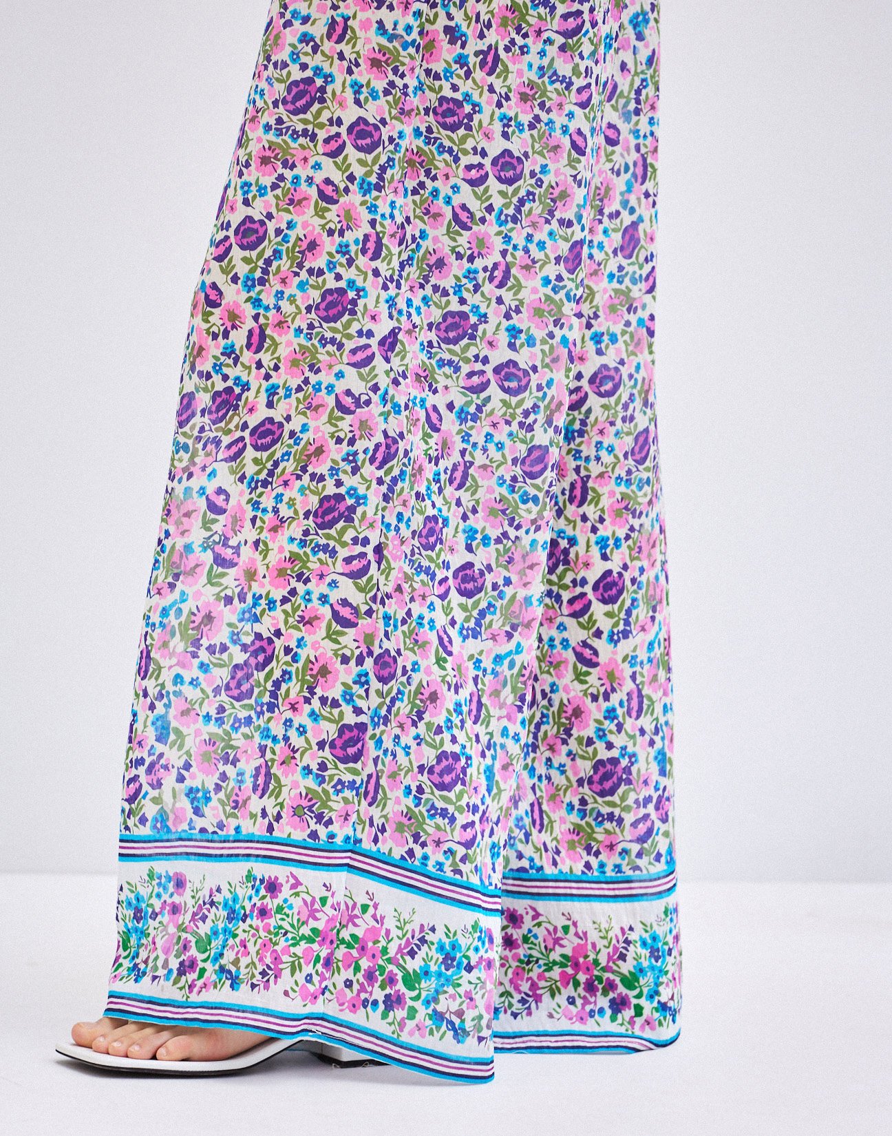 Printed trousers with pleats