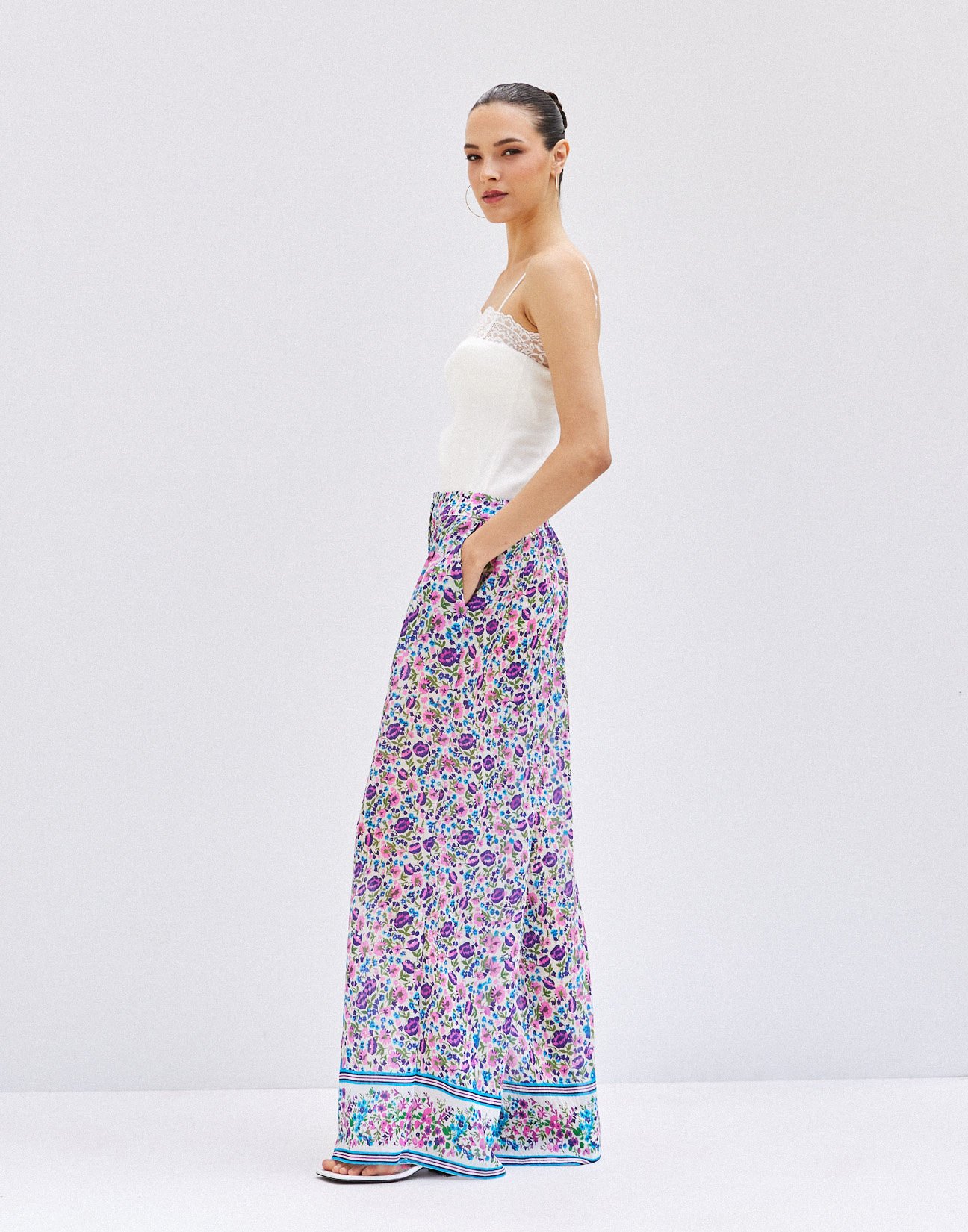 Printed trousers with pleats