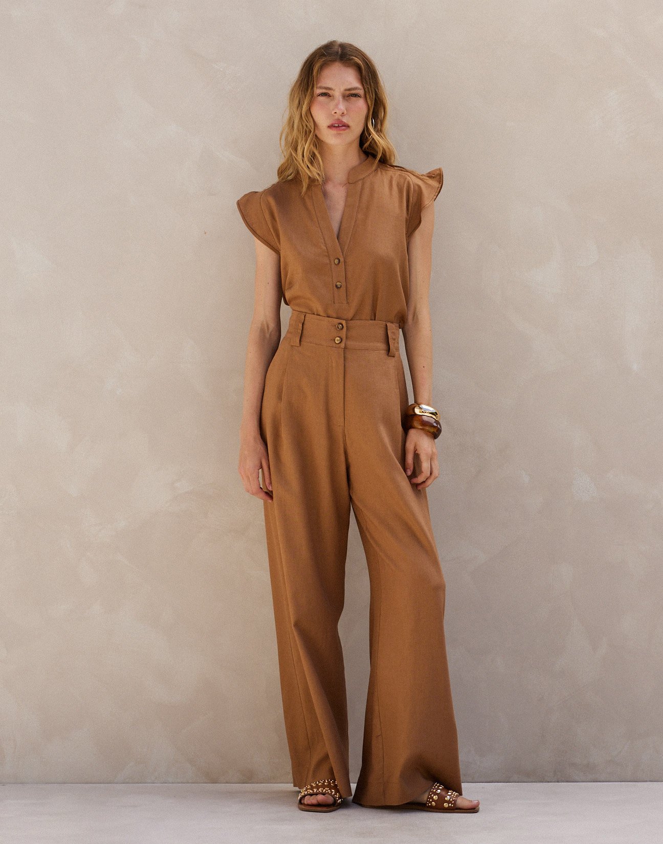 Linen trousers with buttons