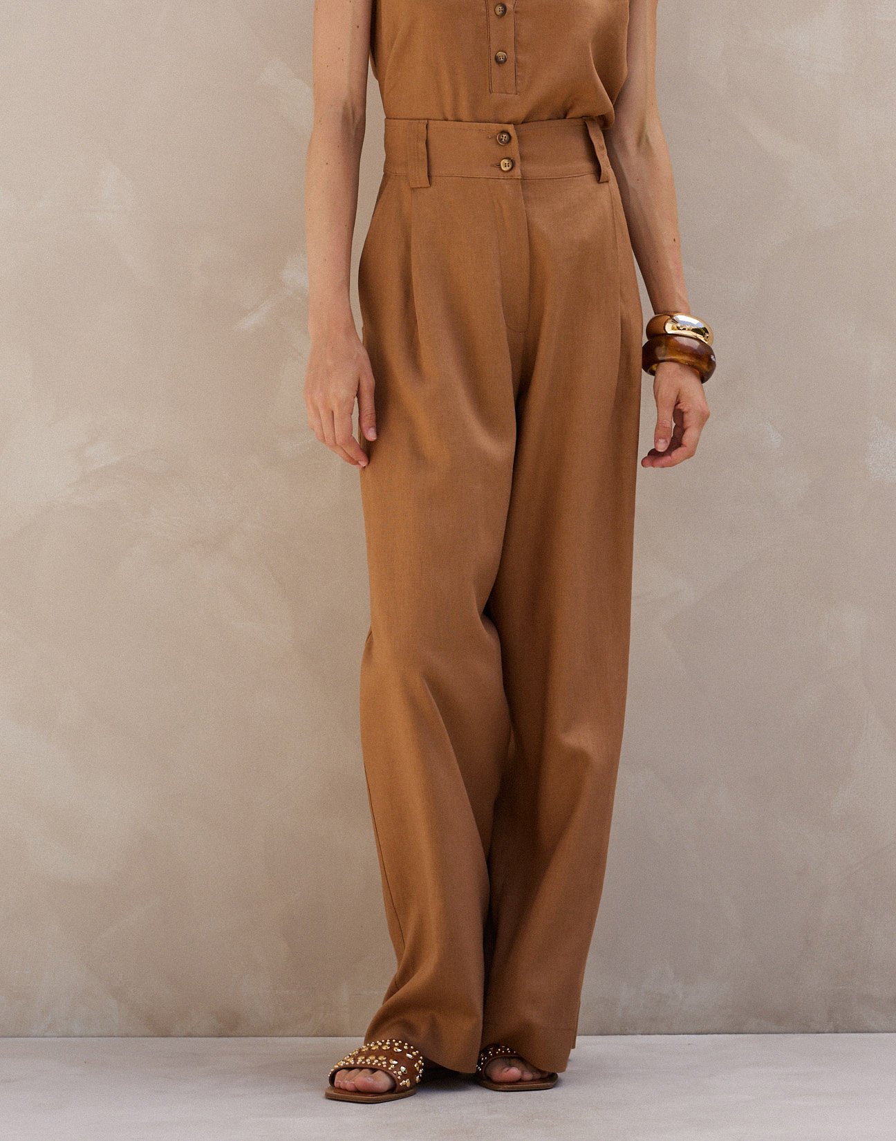 Linen trousers with buttons