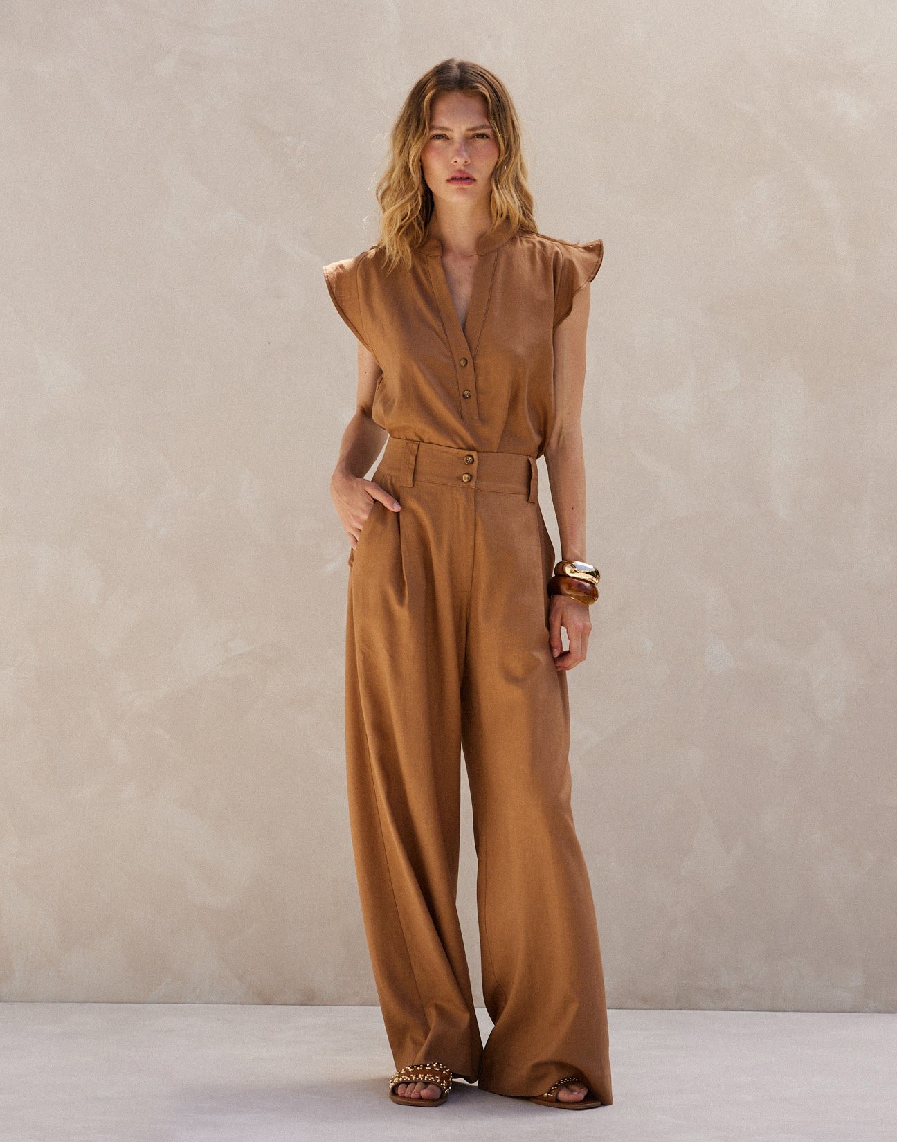 Linen trousers with buttons