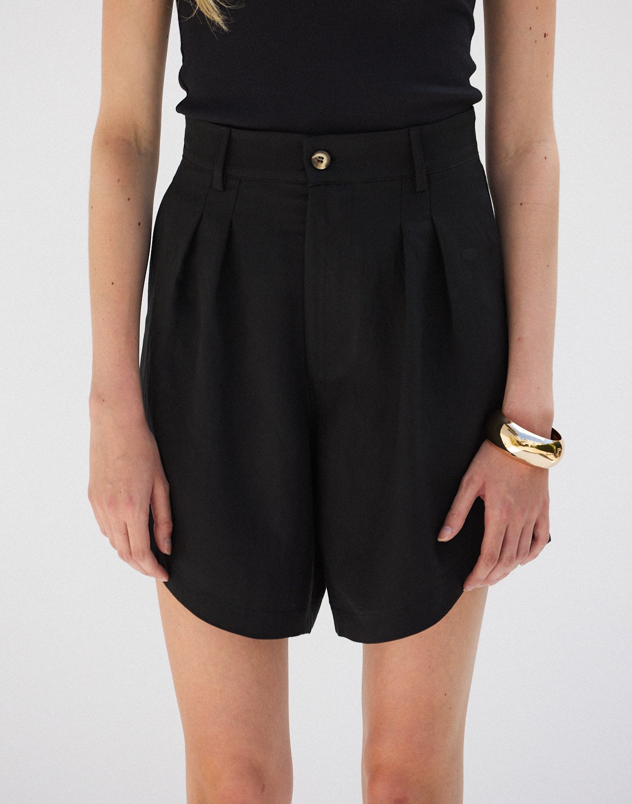 Bermouda shorts with pleats
