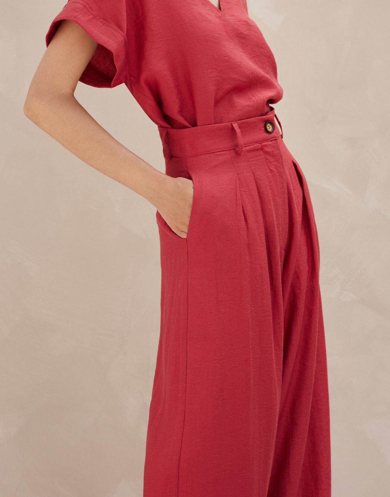 Trousers with pleats