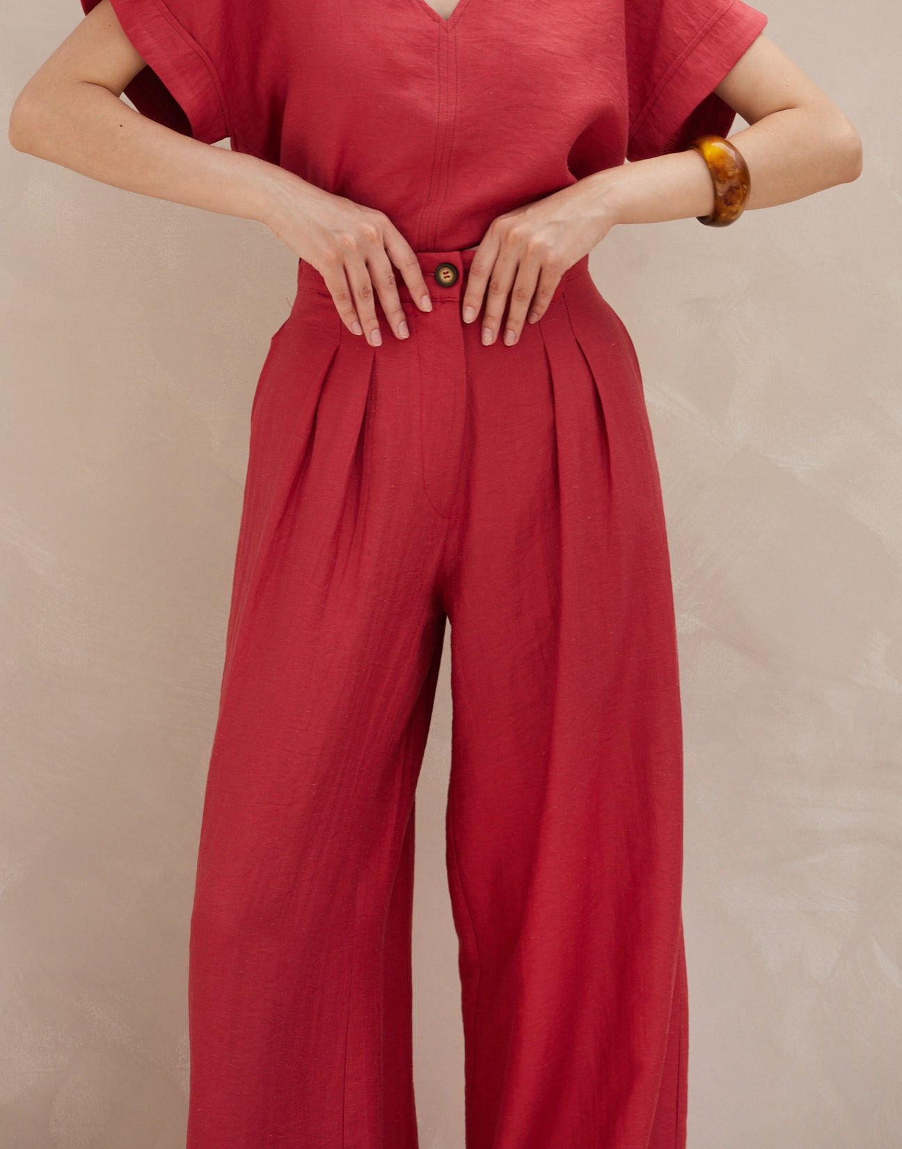 Trousers with pleats