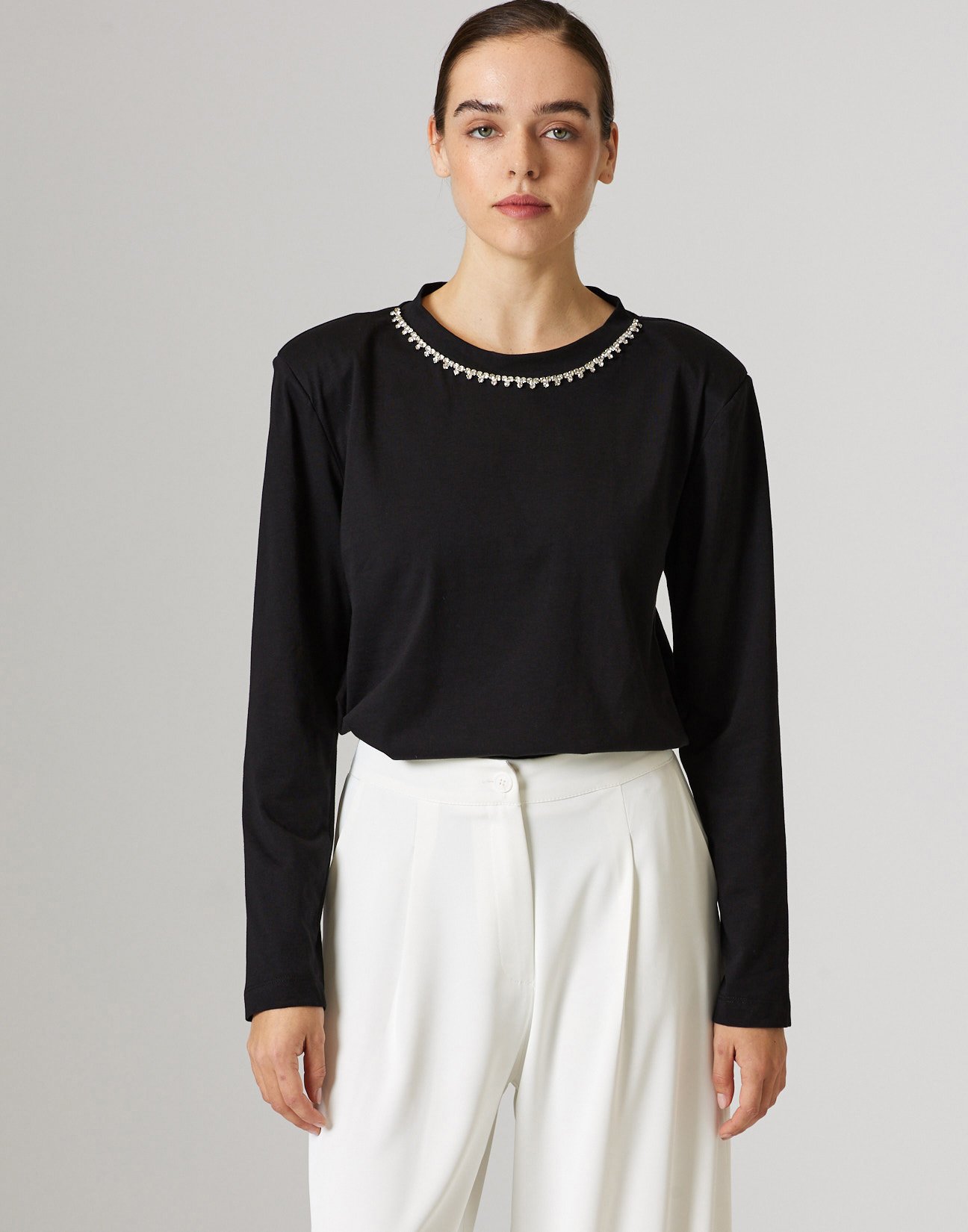 Blouse with rhinestone